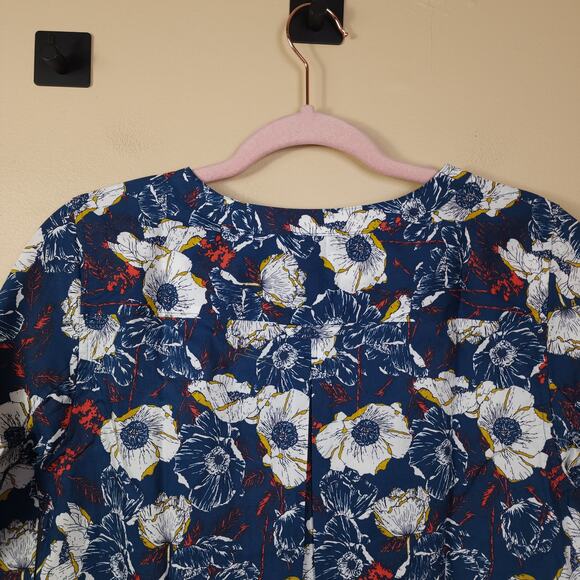 Duluth Wrinklefighter Tunic in Navy Sun Floral Size XS - Picture 7 of 9